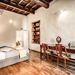Borgo Pio Passetto Papale *